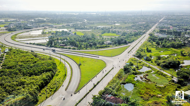 Nhận thức tầm quan trọng của hạ tầng giao thông và thực trạng nhiều cầu đường còn yếu kém, thiếu kết nối nên tỉnh Long An đã ưu tiên đầu tư khoảng 46% nguồn vốn vào lĩnh vực này.